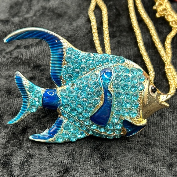 Betsey Johnson Blue Stripe Tropical Fish Pendant Necklace - Picture 1 of 7